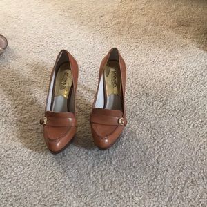 Michael kors pumps
